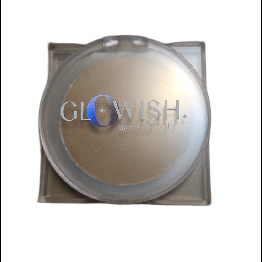 Huda Beauty glowish luminous pressed powder medium